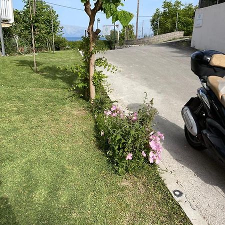 Cosy Apartment With Sea View Close To The Beach Nikiana Luaran gambar